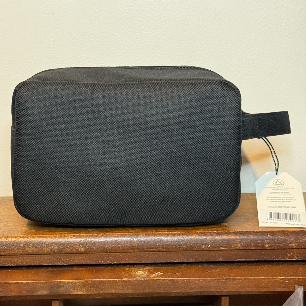 Avalanche Men's Black and Gray Camo Toiletry Bag - Picture 7 of 10